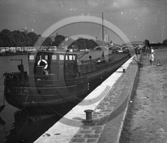 BA 314 automoteur à quai Paris.jpg