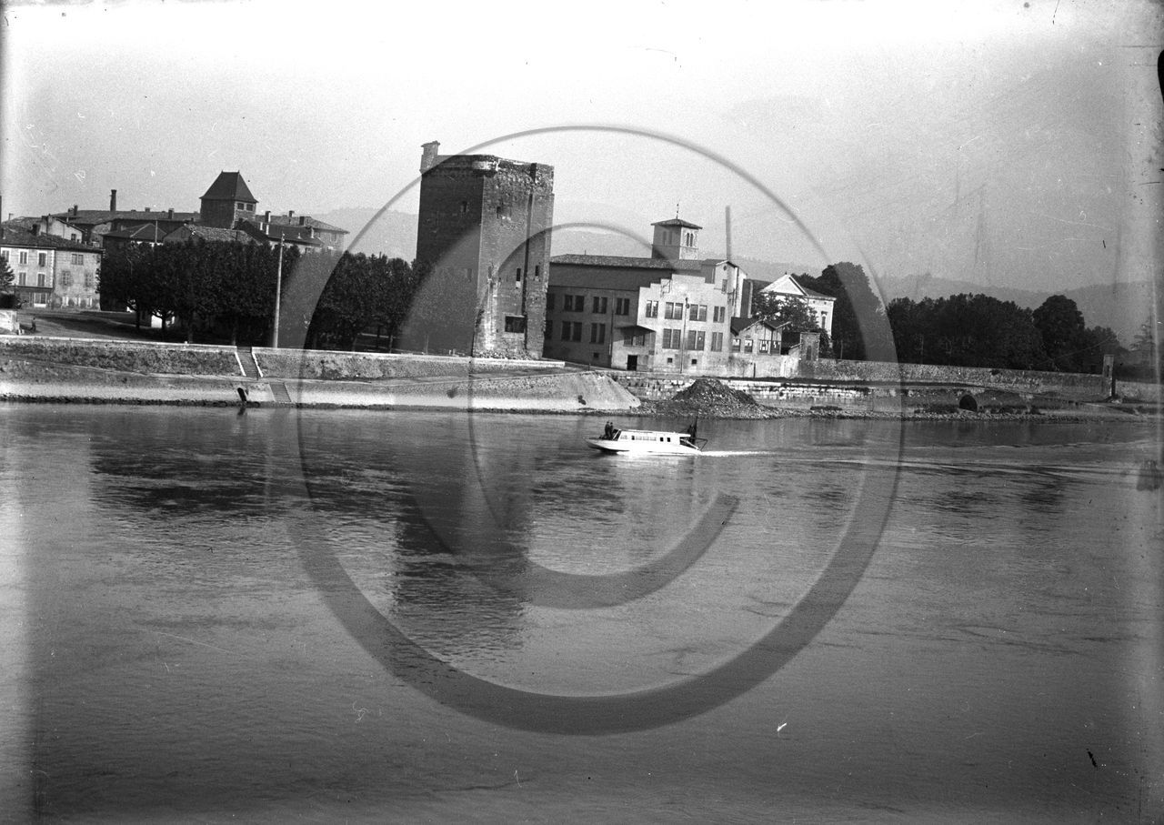 BA 1485 hydroglisseur Dumond Galvin  .jpg