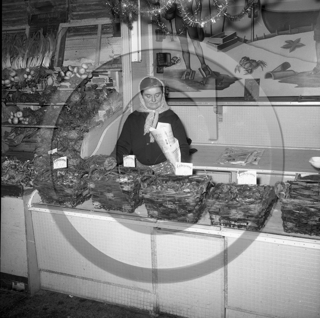 marche marchande d huitres 24 decembre 1965 - 5 .jpg