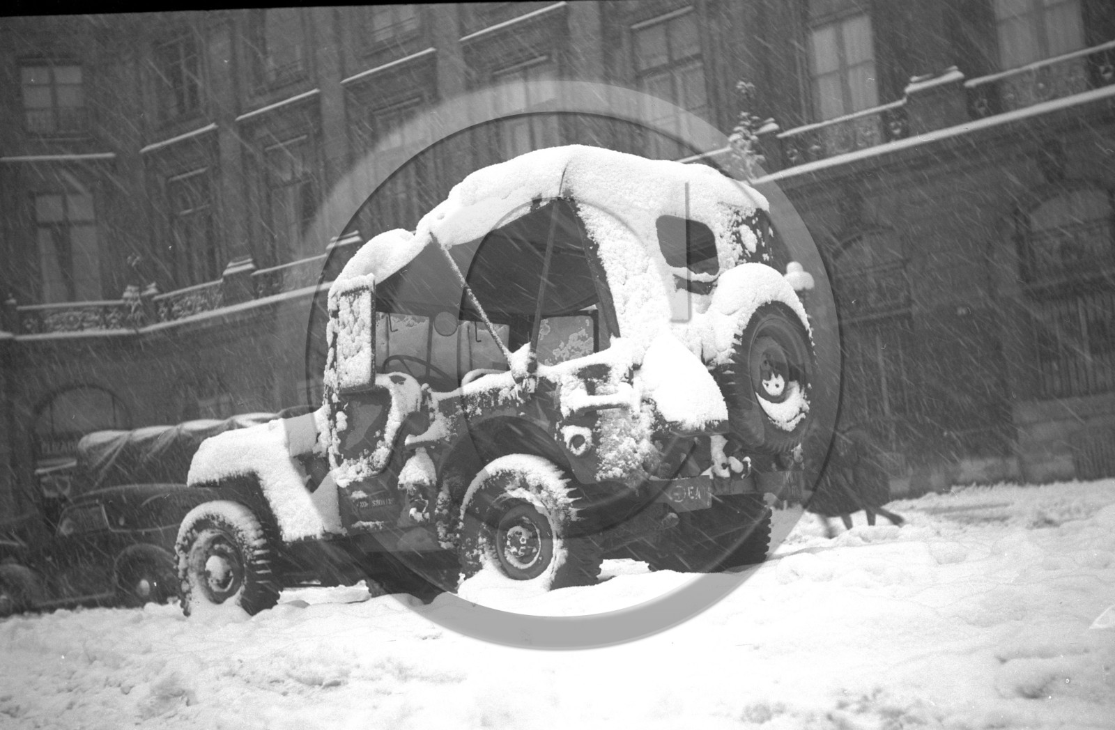 jeep à Paris - Dargence.jpg