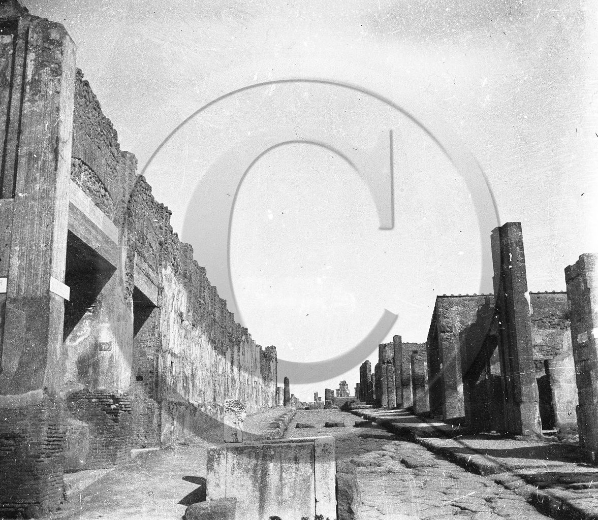 Pompei strada della Abbondanza  Italie     .jpg