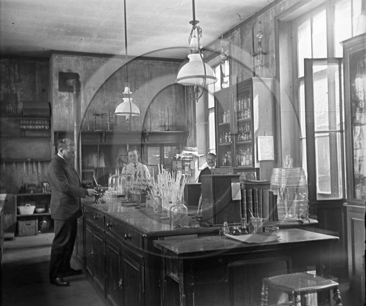 ME 81 laboratoir .jpg