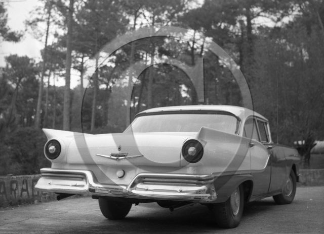 AU 466 Ford fairlane V 8 sedan 1957 .jpg