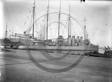 BA 1298 navire de guerre  reuben james  et dixmude voilier 4 mats.jpg