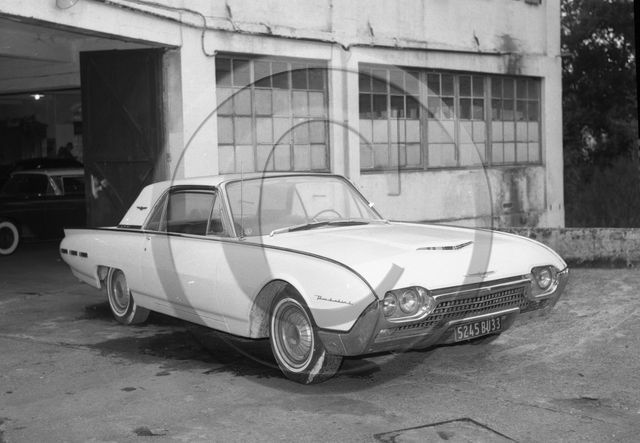 AU 471 Ford t-bird 1964 .jpg