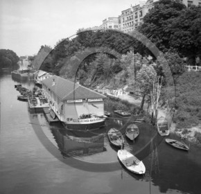 BA 1558 bateau au Martin Pecheur et chaland des Mages à quai  Paris .jpg