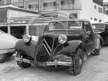 AU 746 R.neige Alpe d'huez 1973  .jpg