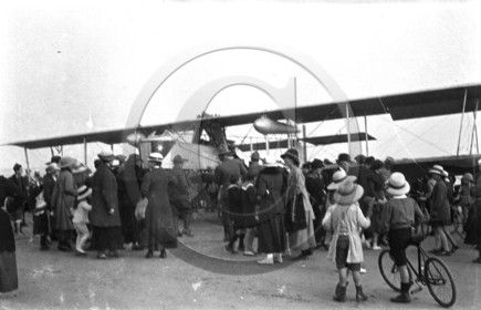 avi 115 Voisin .jpg