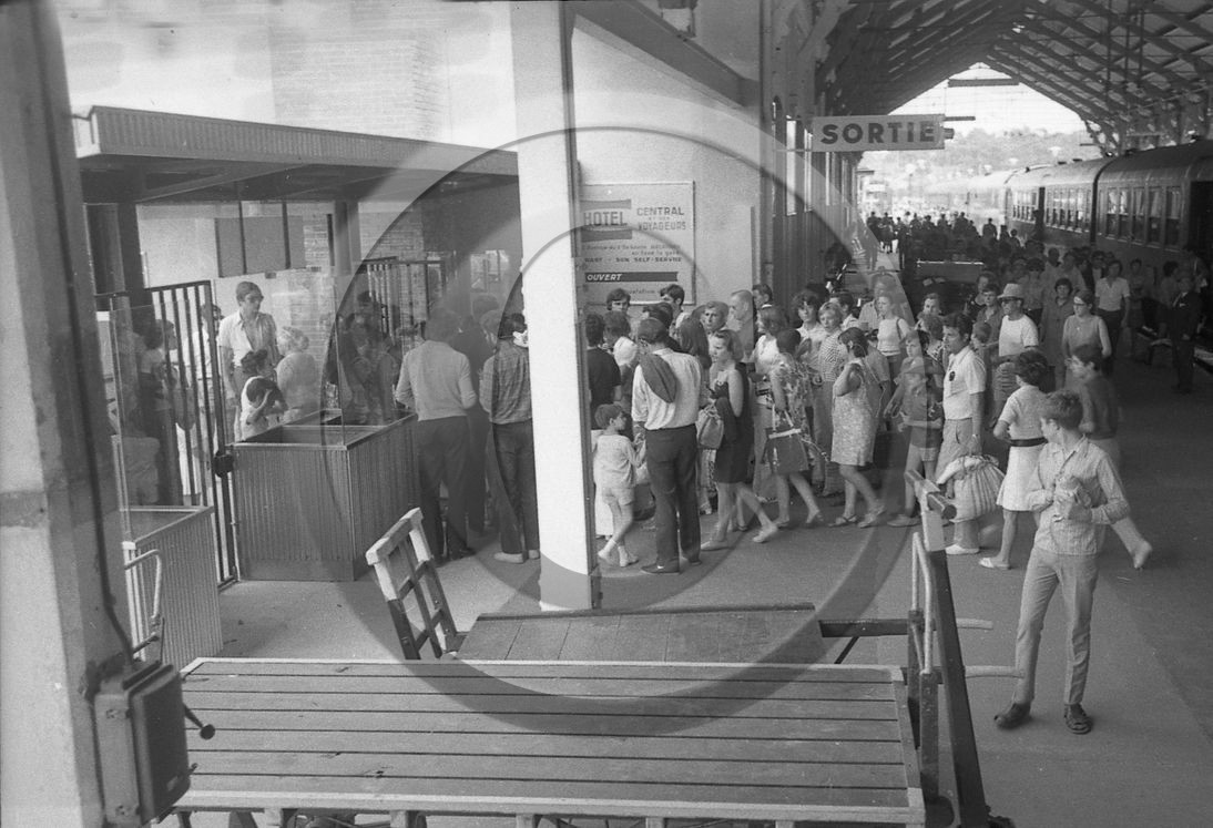 ARC 3679 arrivé du train de Paris 28 juin 1970.jpg