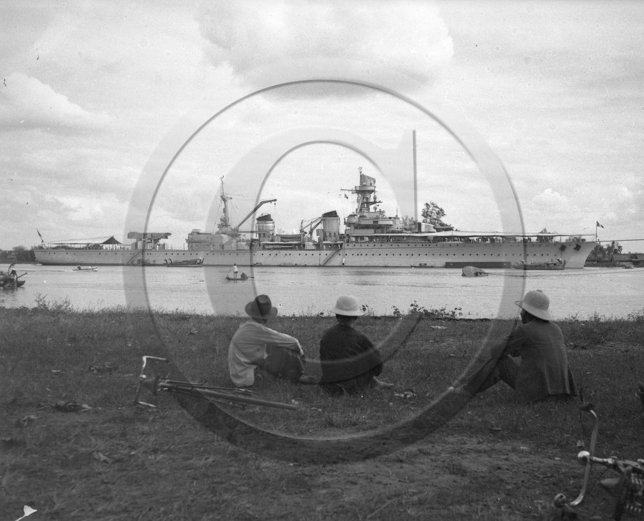 BA 533 navire de guerre sur le mekong.jpg