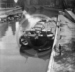BA 1216 péniches Paris - cliché Dargence.jpg