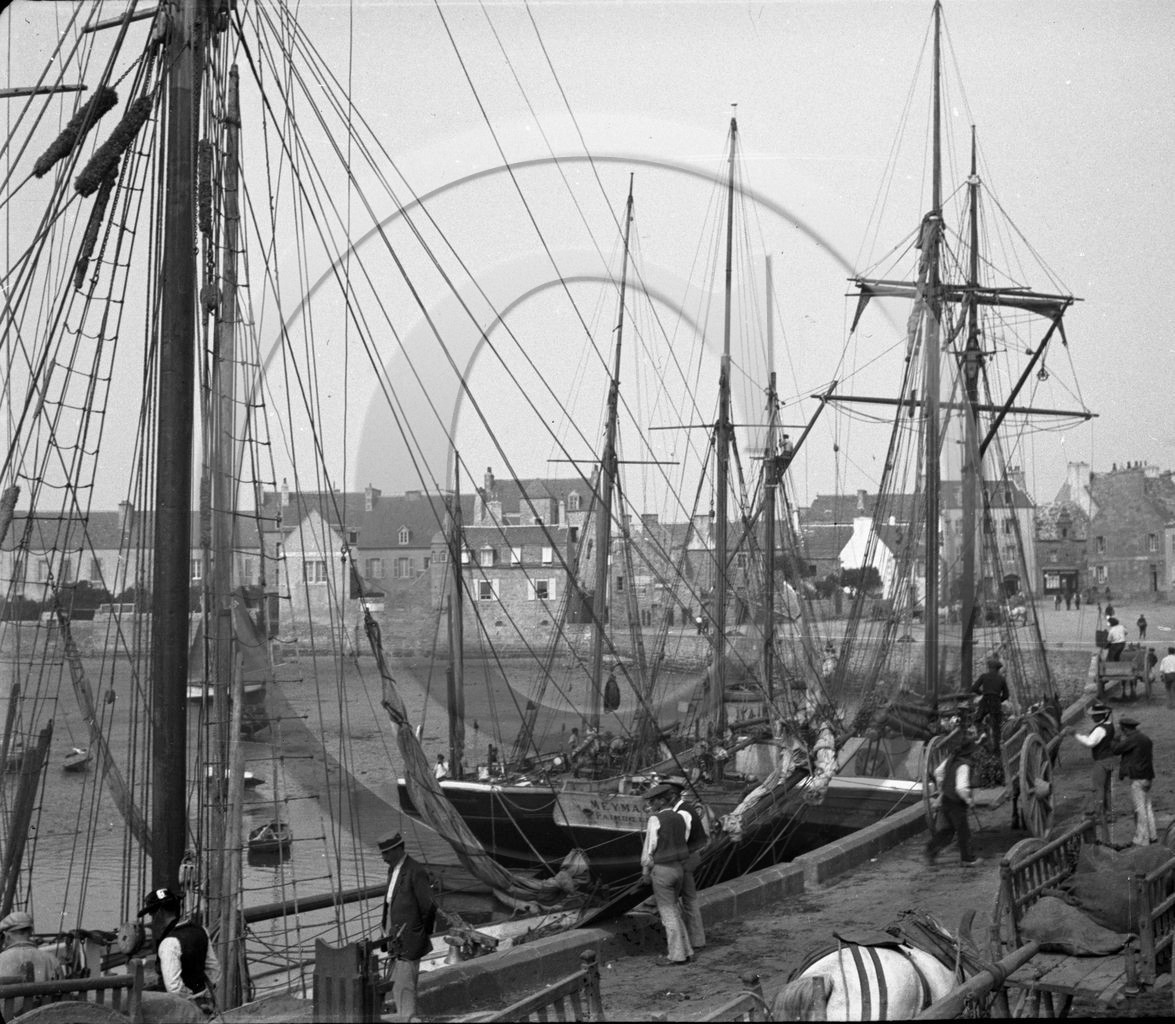 BA 261  Roscoff embarquement des oignons  dpt 29 .jpg
