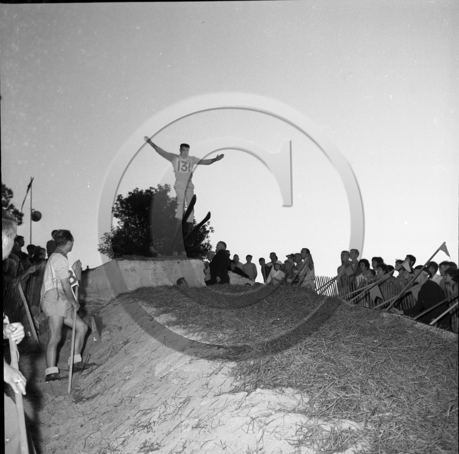 arc 4575 ski sur aiguilles de pin serie  Annie famose  8-9-1963.jpg