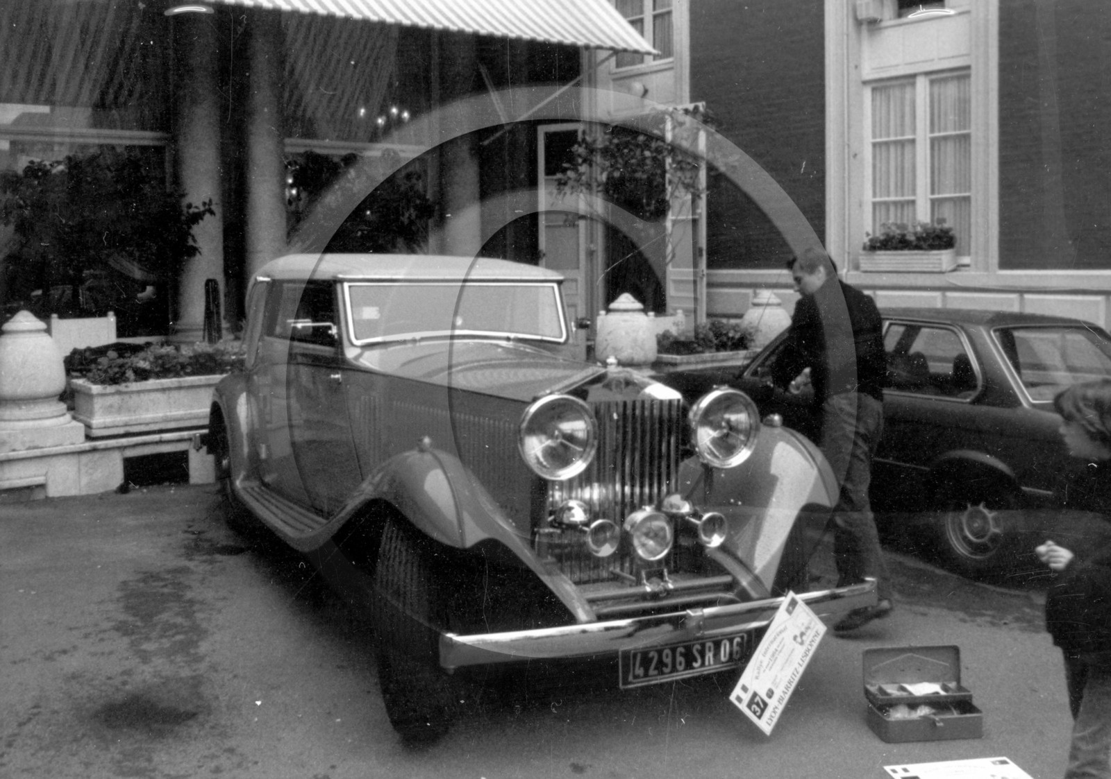 AU 4377  Rolls Royce rallye Lyon Biarritz Lisbonne 1984 .jpg