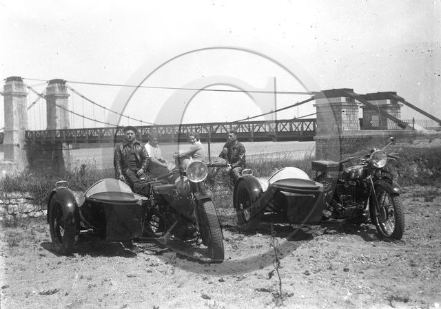 mov 265 moto Peugeot et moto side  MC .jpg