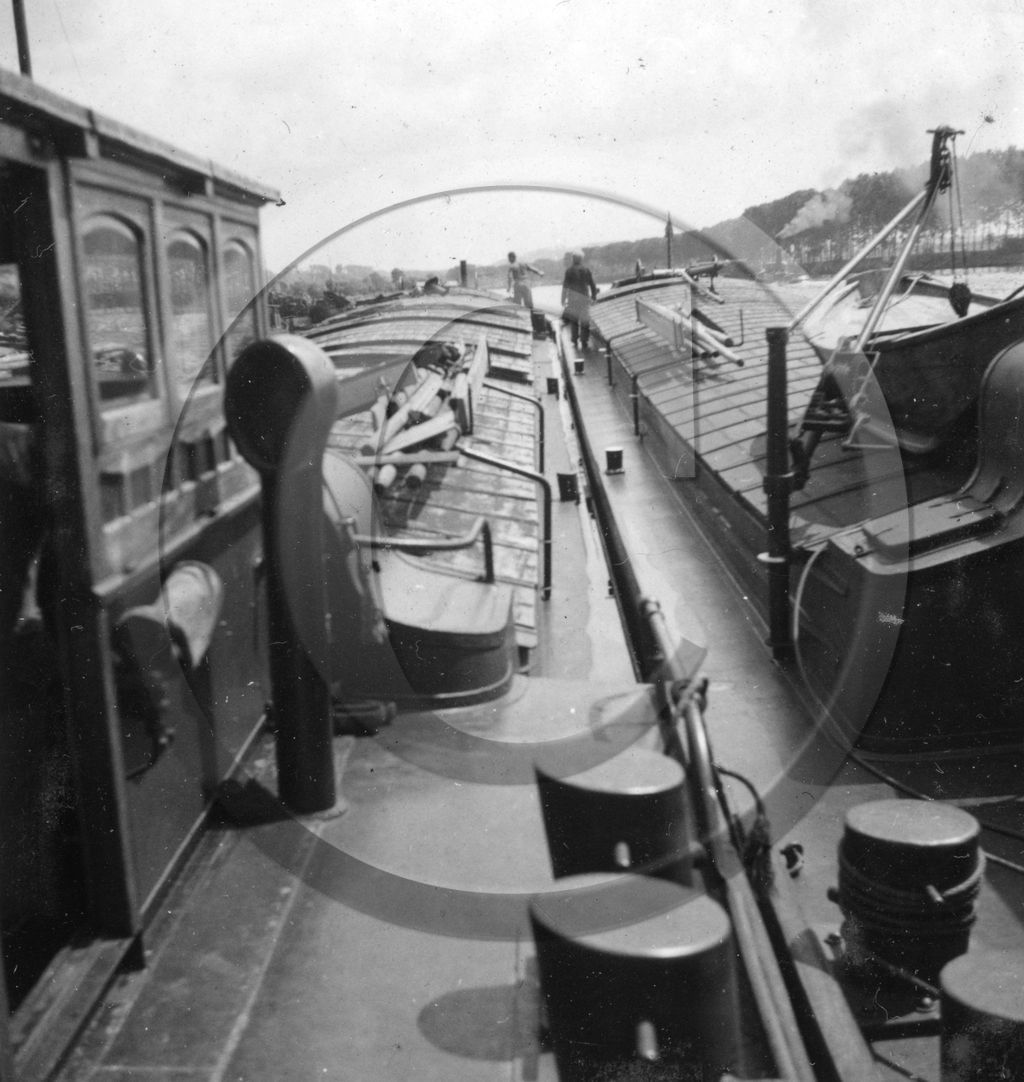 BA  page 80 - 6 - Paris Conflans en péniche.jpg