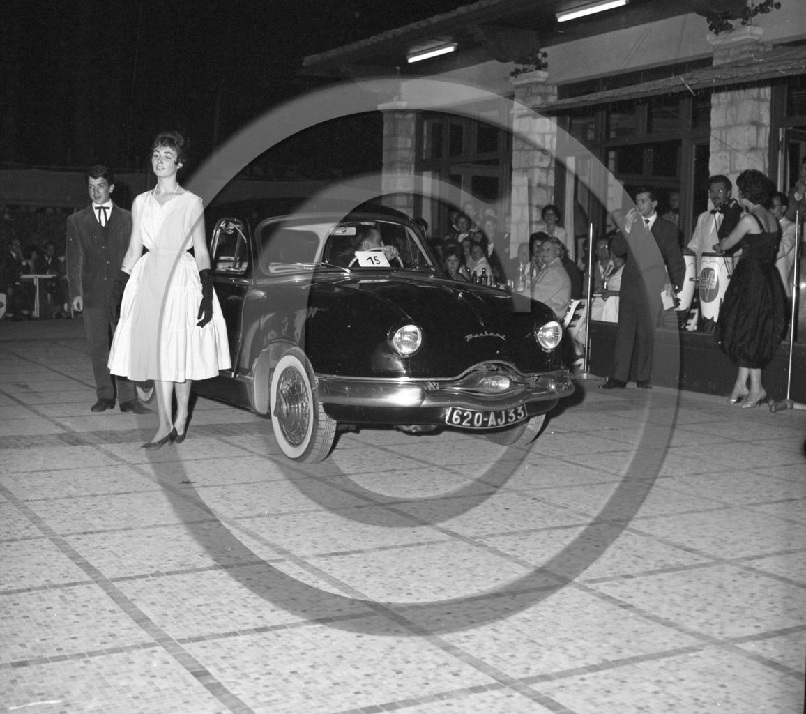 CE 373  panhard dyna Z  .jpg