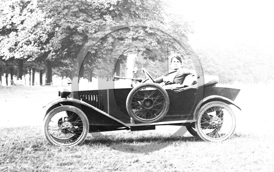 AU 886 Peugeot quadrilette .jpg