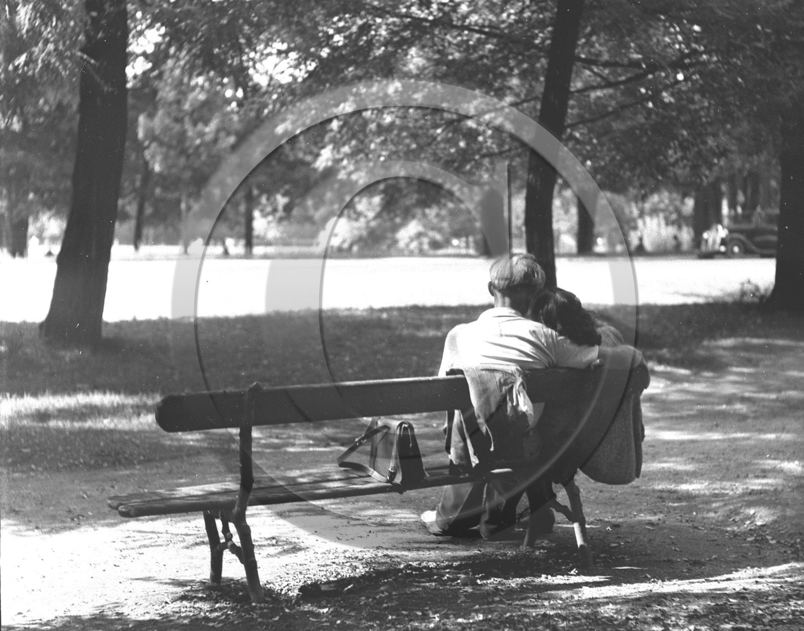 amoureux sur un banc- Dargence.jpg