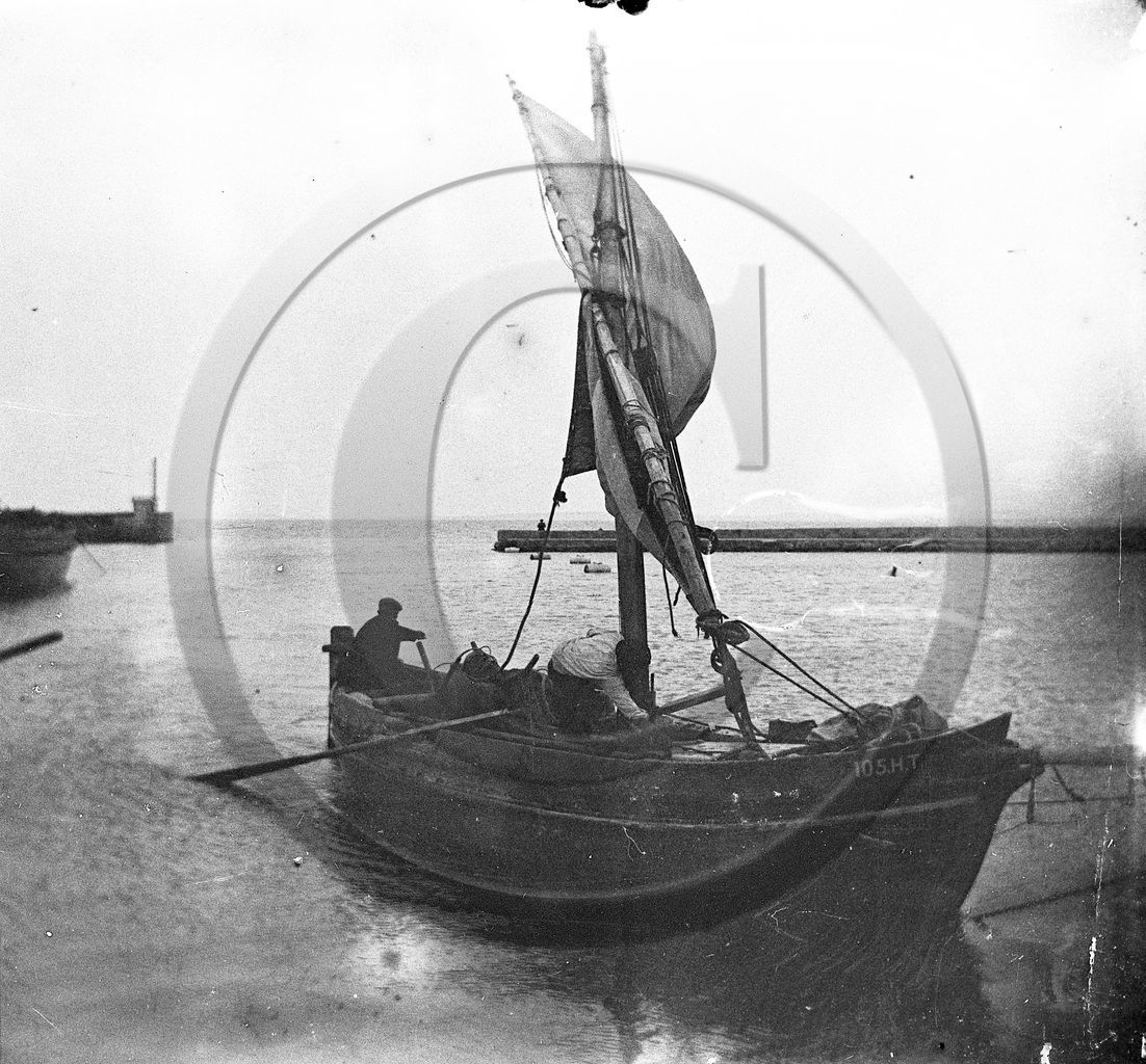 BA 512 environ de Toulon bateau moure de pouar 105 HT por Hyeres Toulon  dpt 83  .jpg