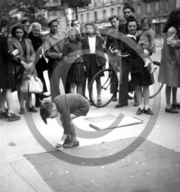 12- Paris avaleur de sabre photo Enri Dargence.jpg