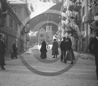 vi  68 Chamonix en 1908 une rue.jpg