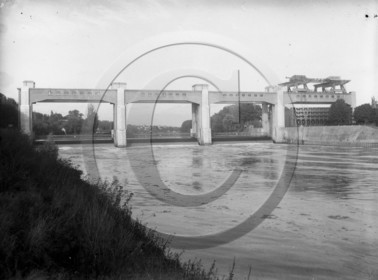 BA 1681 voies naviguables pont barrage .jpg