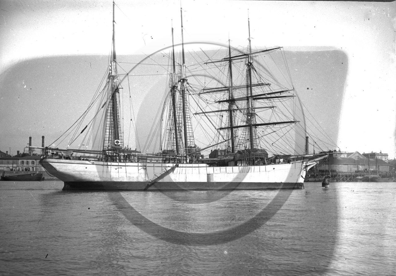 BA 1316   3 mats goélette  - morutier - dans rivière -doris.jpg