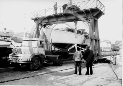 auu 217    arcachon        porte voiture sous portique.jpg