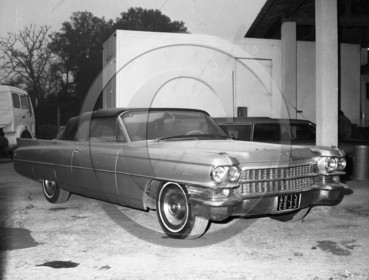 AU 375 Cadillac Fleetwood cabriolet 1963 .jpg