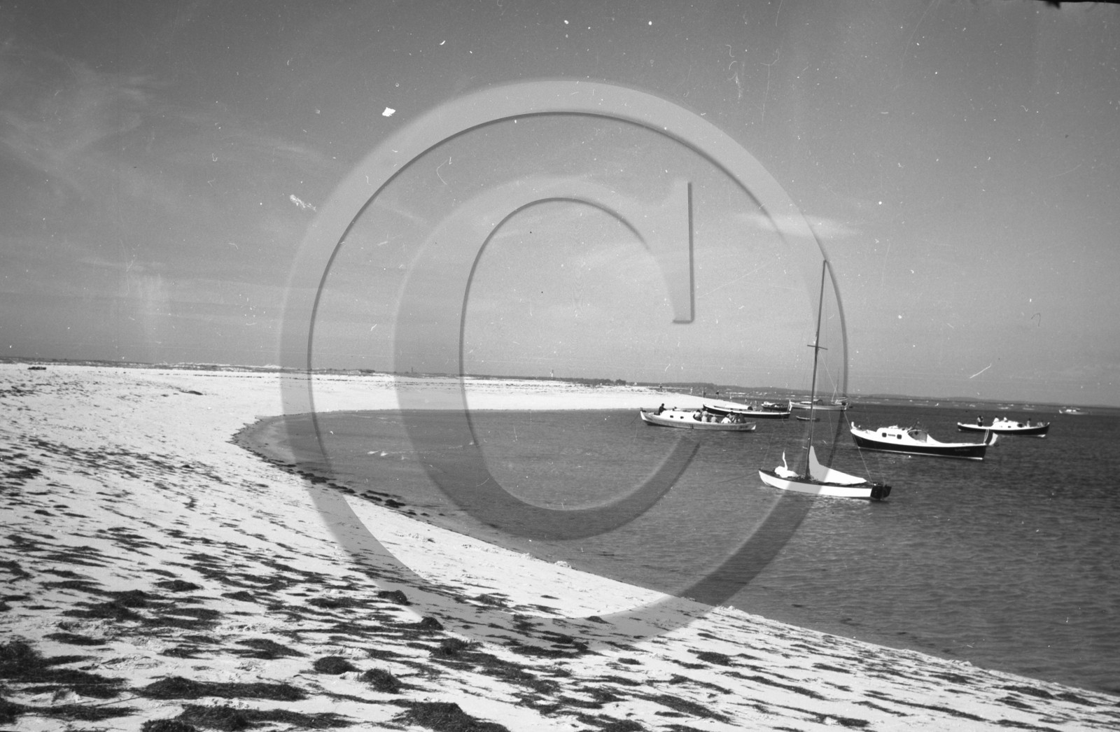 arc 4355 voilier caneton et pinasses.jpg