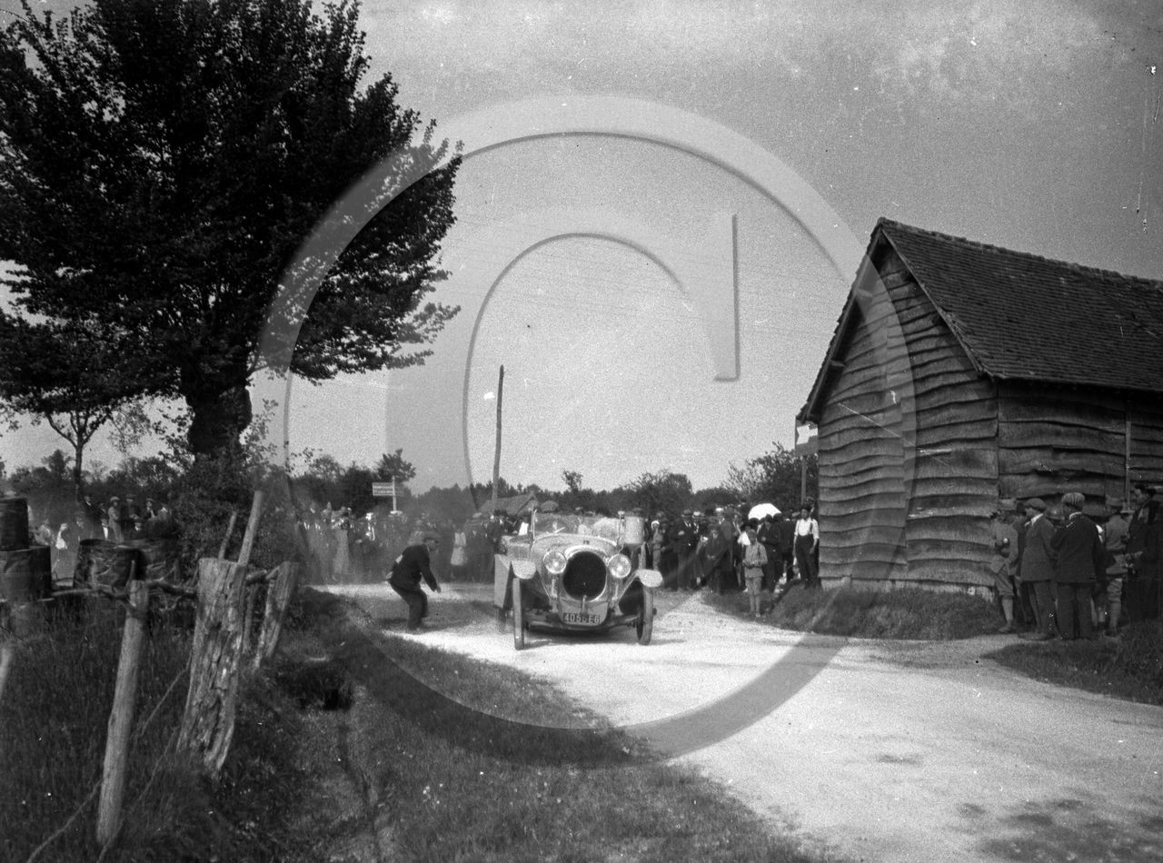 auc 40 voiture chenard concours consommation  .jpg