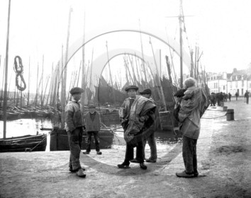 vi  1927 Concarneau  le bassin dpt 29 .jpg