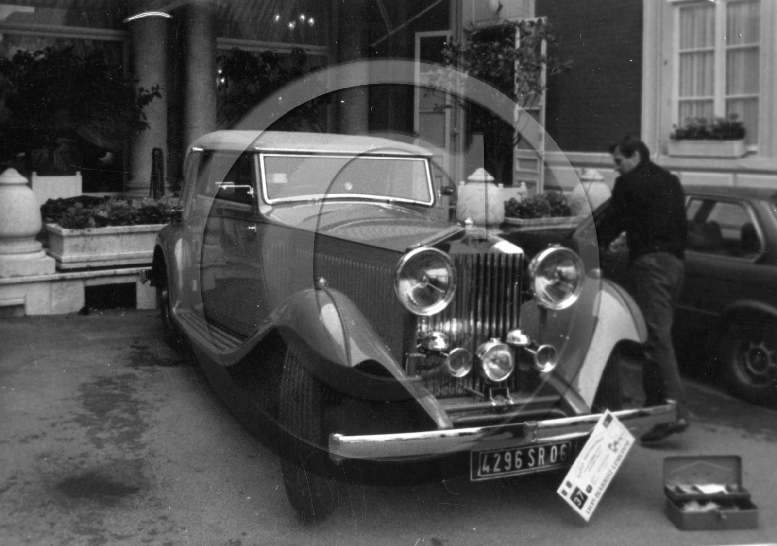 AU 4379 Rolls Royce rallye Lyon Biarritz Lisbonne 1984 .jpg