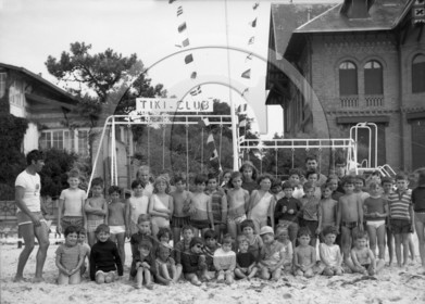 arc 4346  club de plage  tiki club .jpg