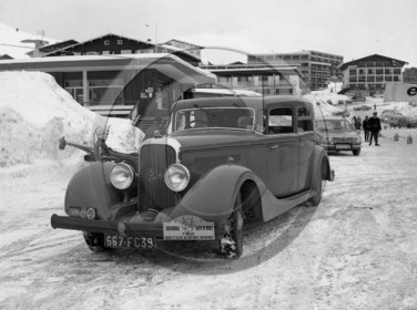 AU 779 Panhard  neige et glace Alpe d' Huez.jpg