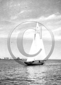 BA 1422   6 metres F 33.jpg