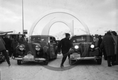 AU 815 Chevrolet sedan 1937 Rolls Royce  neige et glace Alpe d Huez 1973 jpg.jpg