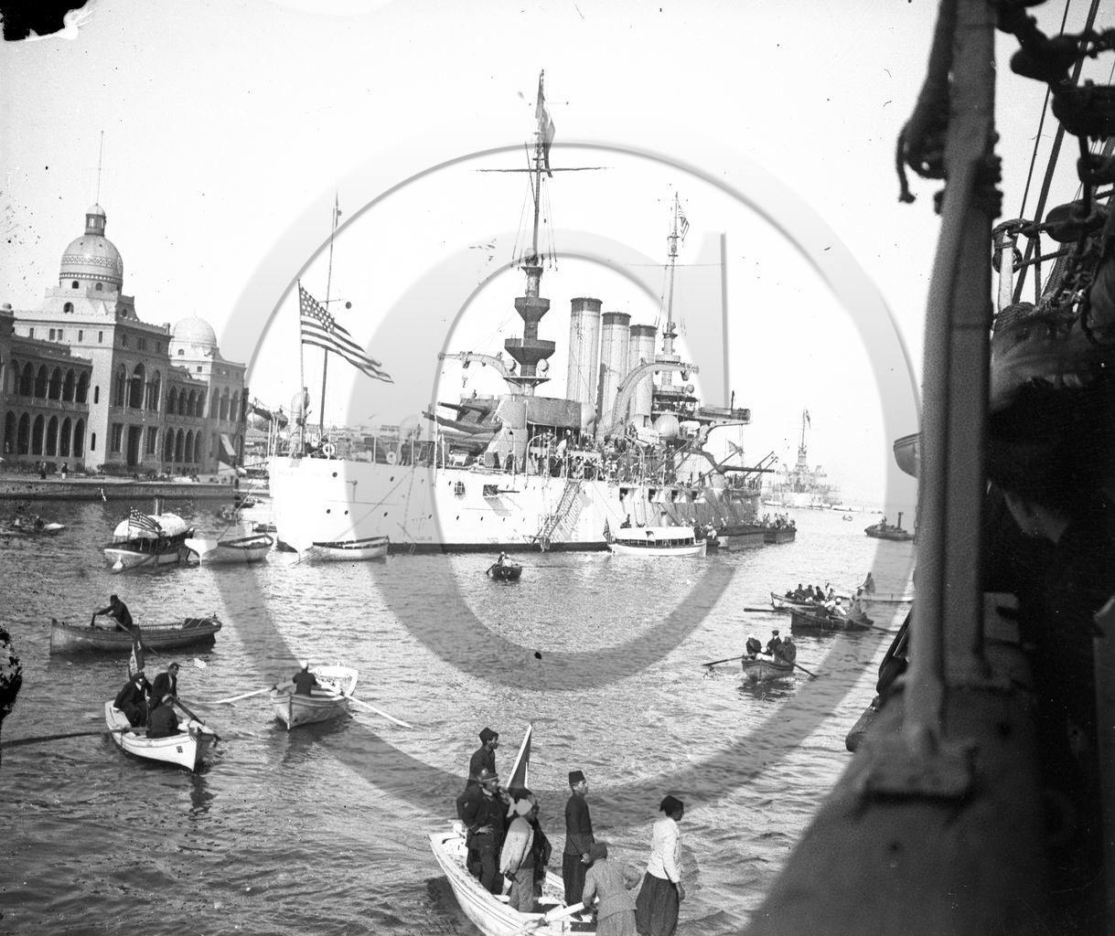 BA 1468 bateau de guerre américain Constantinople.jpg