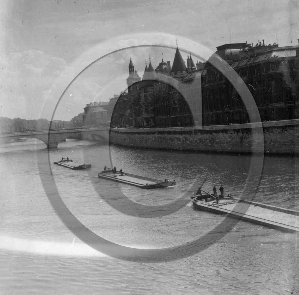 BA  page 80 - 3  - Paris Conflans en péniche.jpg