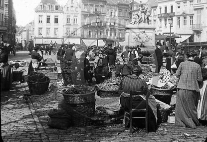 bruxelles la place du gd sablon.jpg