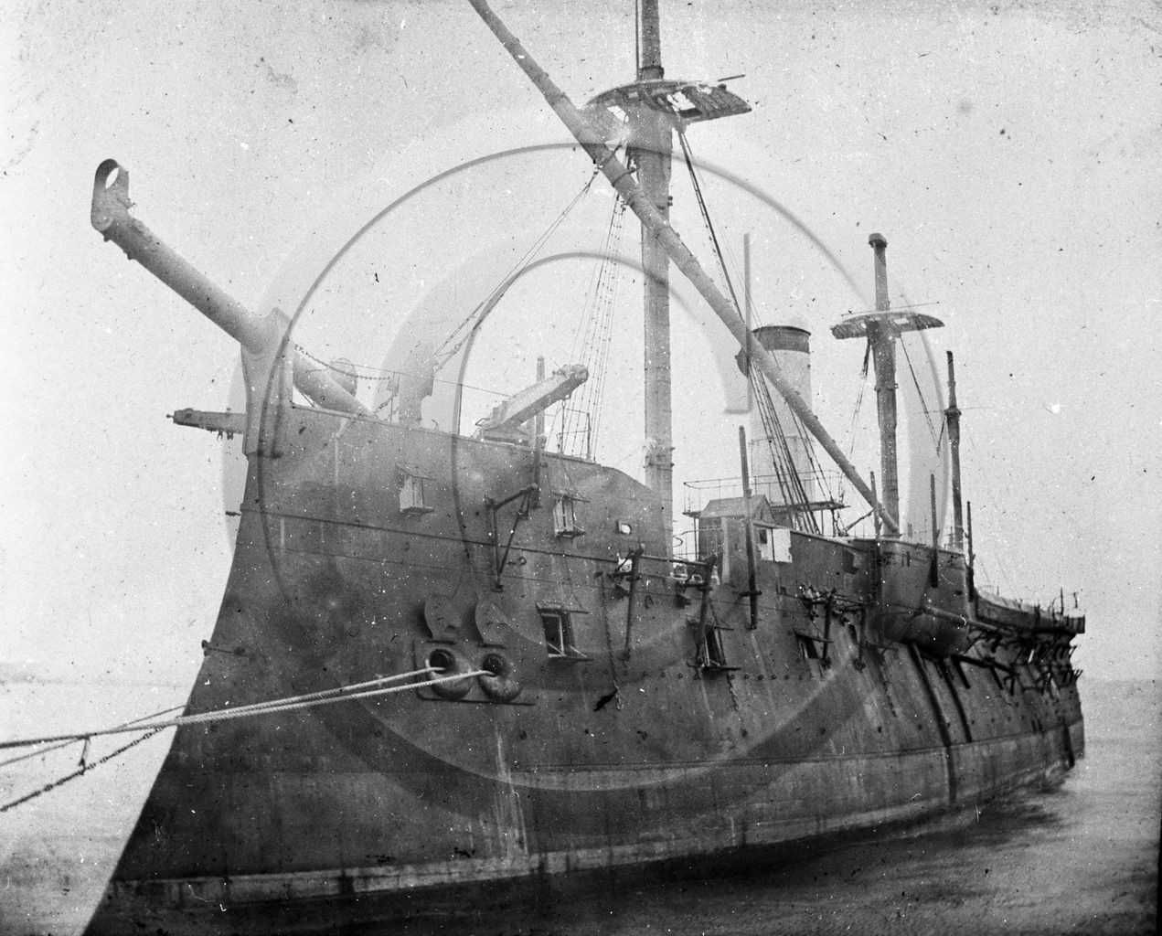 BA 1275  bateau de guerre désarmé  .jpg