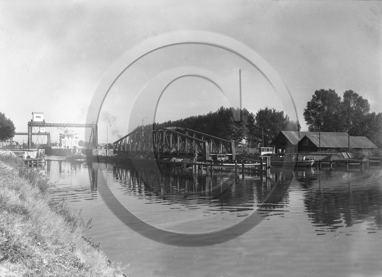 BA 1694 voies naviguables pont tournant  .jpg