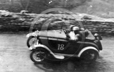 AU 1136 Rosengart d'apres photo  .jpg