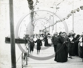 arc 4605 jetee d Eyrac un jour de fete .jpg