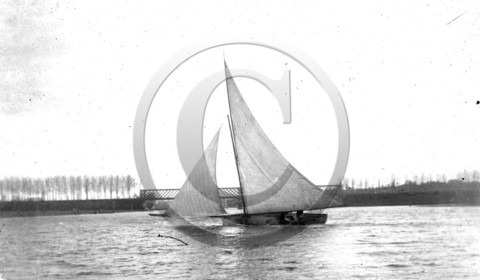 BA 1095 Angers sur la Maine  dpt 49 .jpg