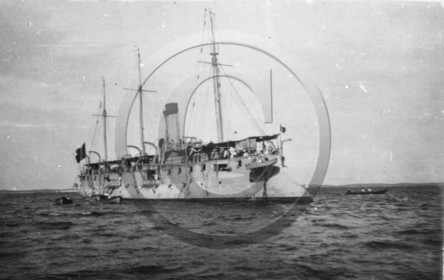 arc 4478 bateau de guerre .jpg