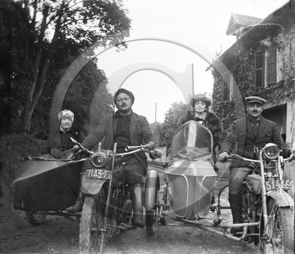 mov 282 pair de motos side .jpg