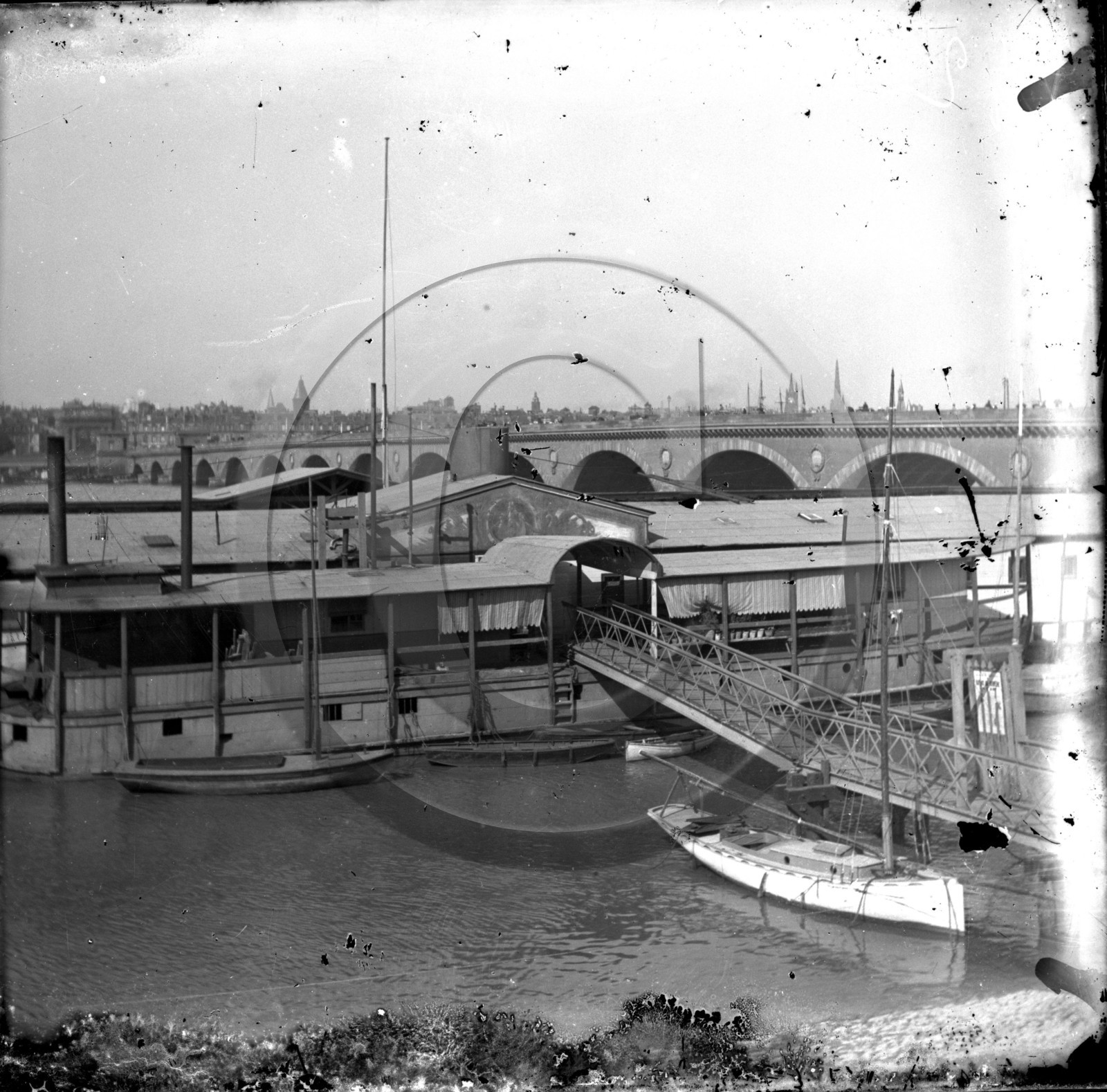 BX 433   boite 13x18  .jpg