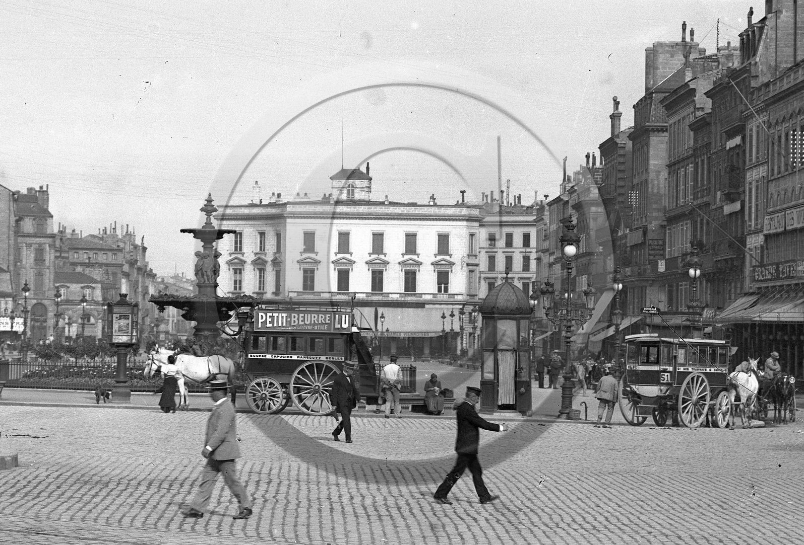 BX 410 cadré biscuit LU.jpg